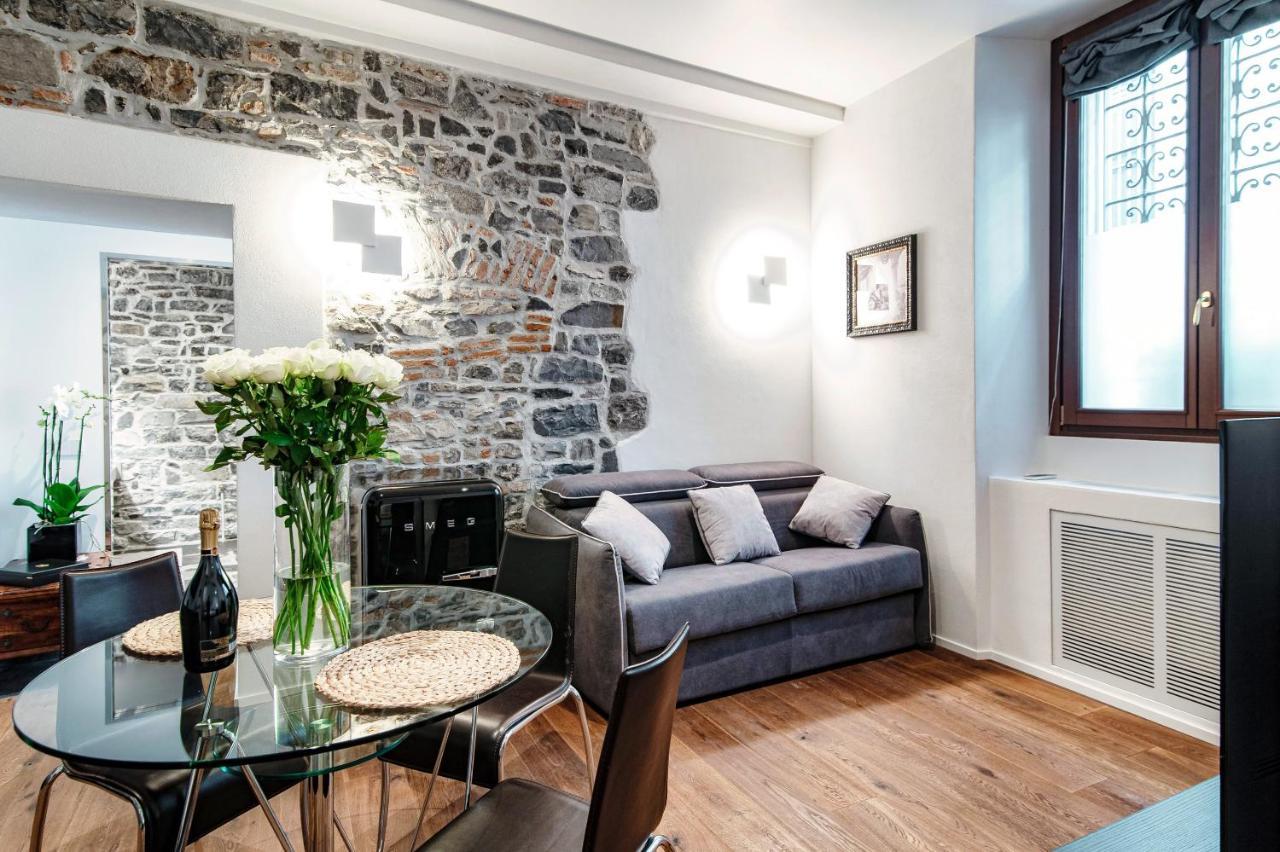 Suite Lo Storico - The House Of Travelers Como Bagian luar foto