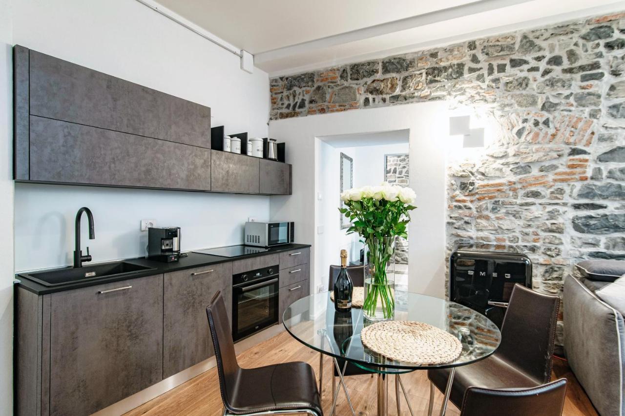 Suite Lo Storico - The House Of Travelers Como Bagian luar foto