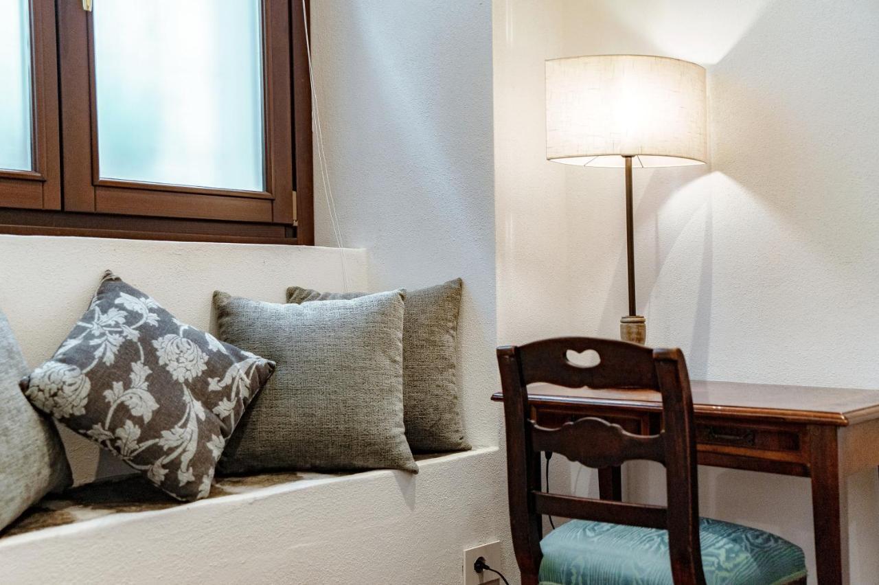 Suite Lo Storico - The House Of Travelers Como Bagian luar foto