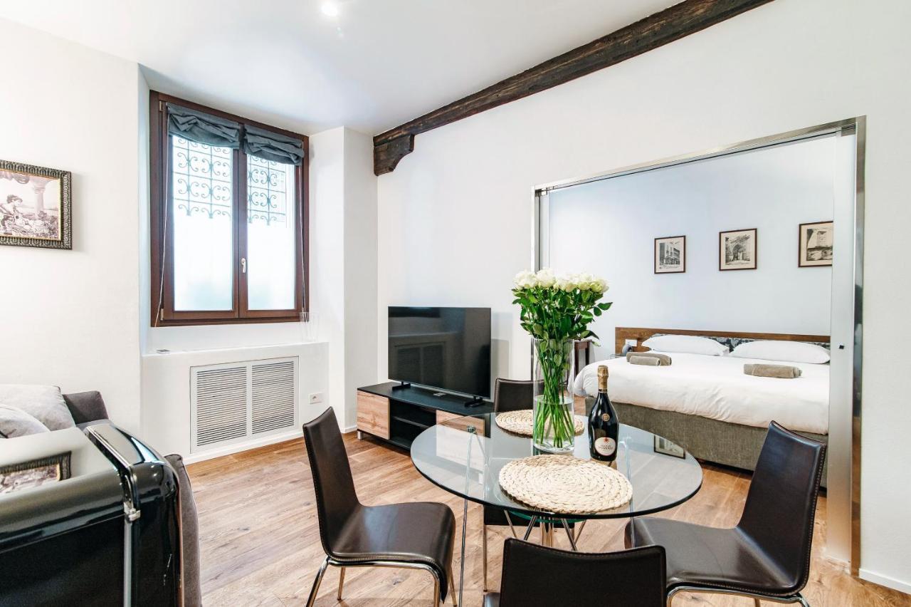 Suite Lo Storico - The House Of Travelers Como Bagian luar foto