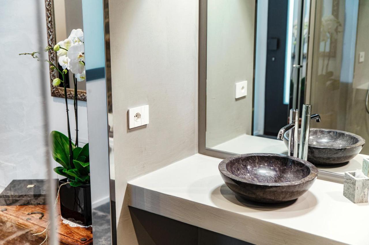Suite Lo Storico - The House Of Travelers Como Bagian luar foto