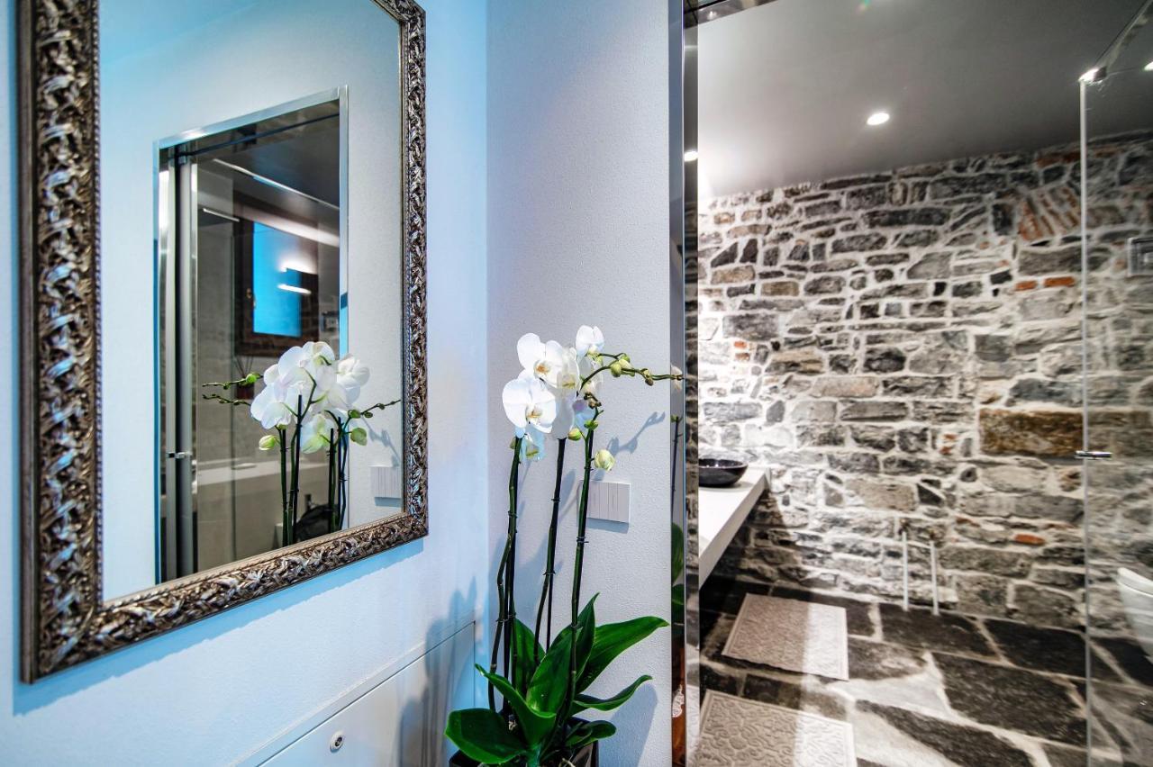 Suite Lo Storico - The House Of Travelers Como Bagian luar foto