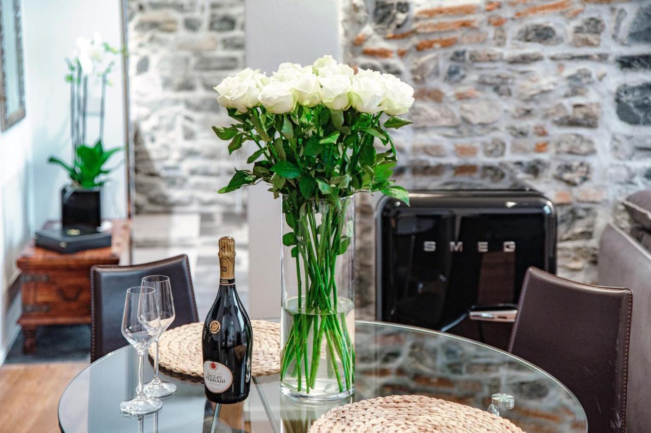 Suite Lo Storico - The House Of Travelers Como Bagian luar foto